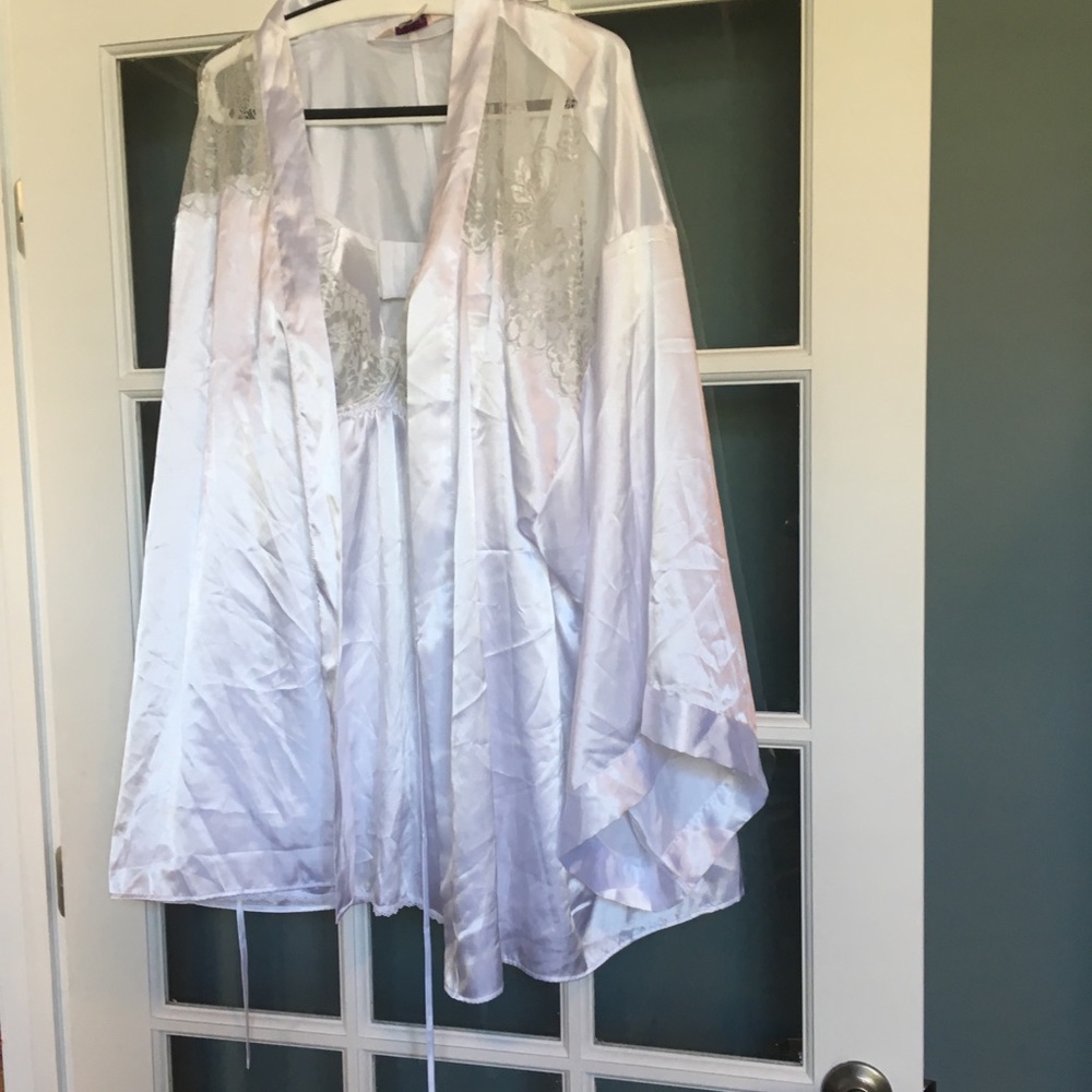 Lingerie set (robe and teddy)